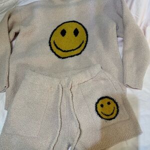 ComfyLuxe girl’s sweatshirt & shorts set sz. s/Xs or 12-14 yrs old